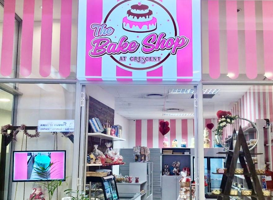 Beautiful decorated cake (mobile)